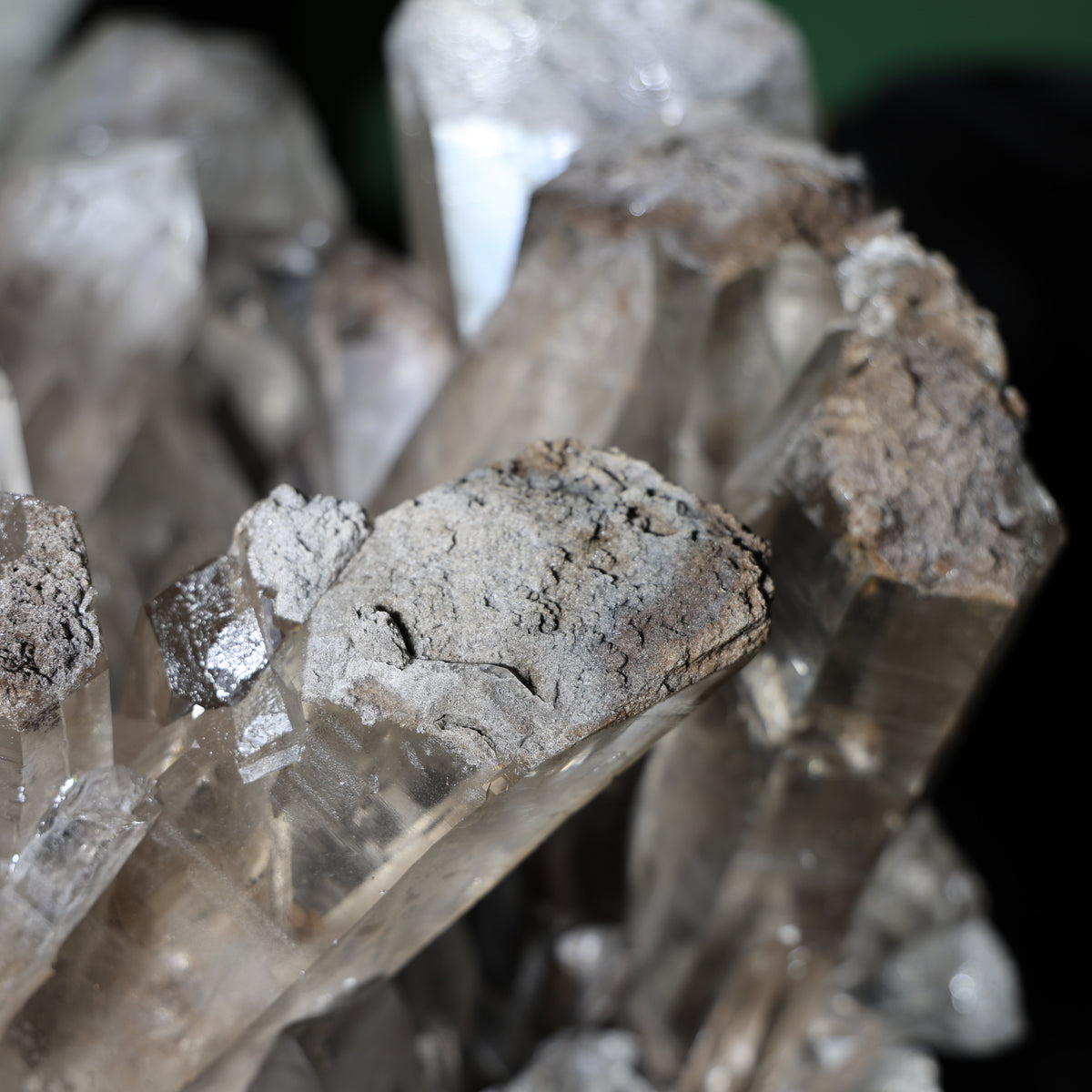 Side profile of the Diamantina smoky quartz cluster