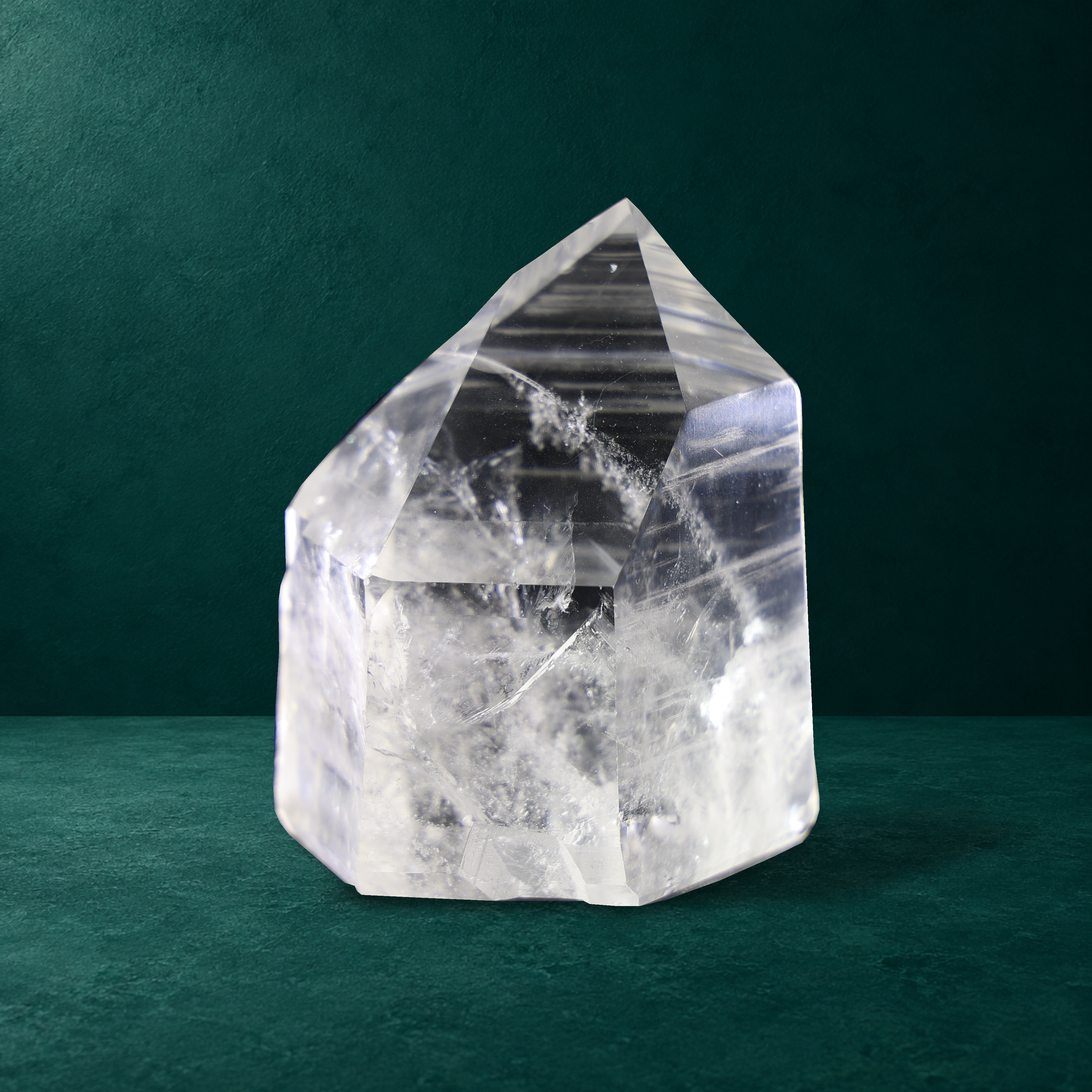 Polished quartz point with horizontal striations, 1.079 kg, front view.