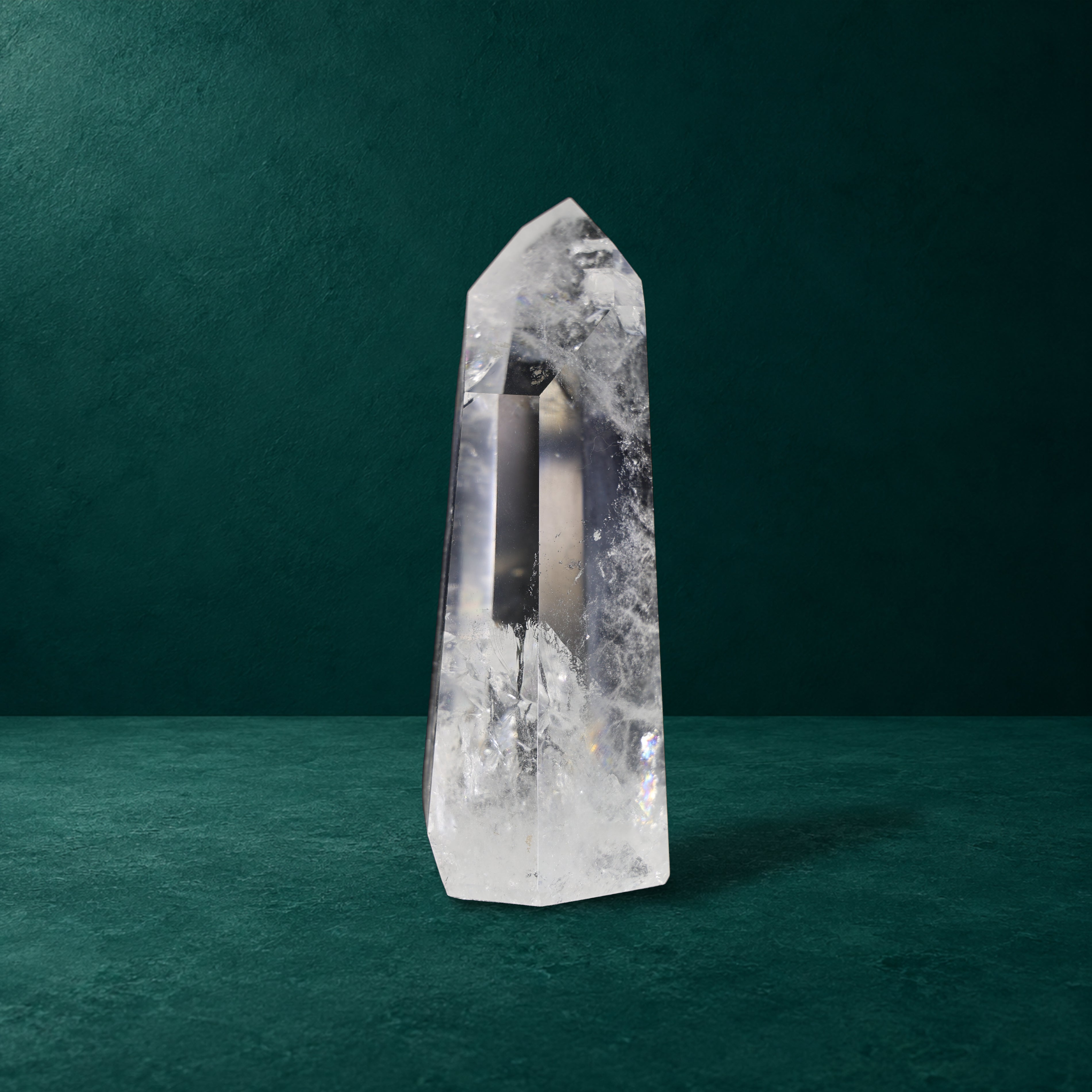 Side view of the 0.799 kg polished quartz point.