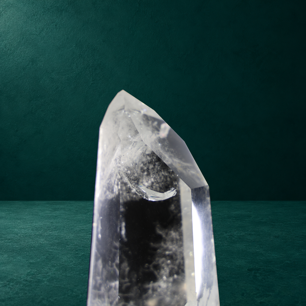 Close view of the polished quartz tip and internal details.