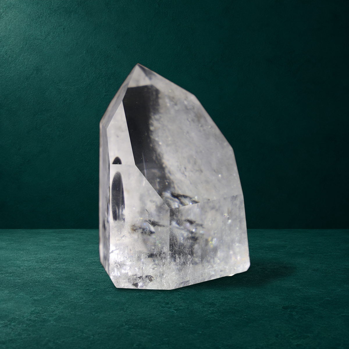 Side view of the polished quartz point and internal inclusions.