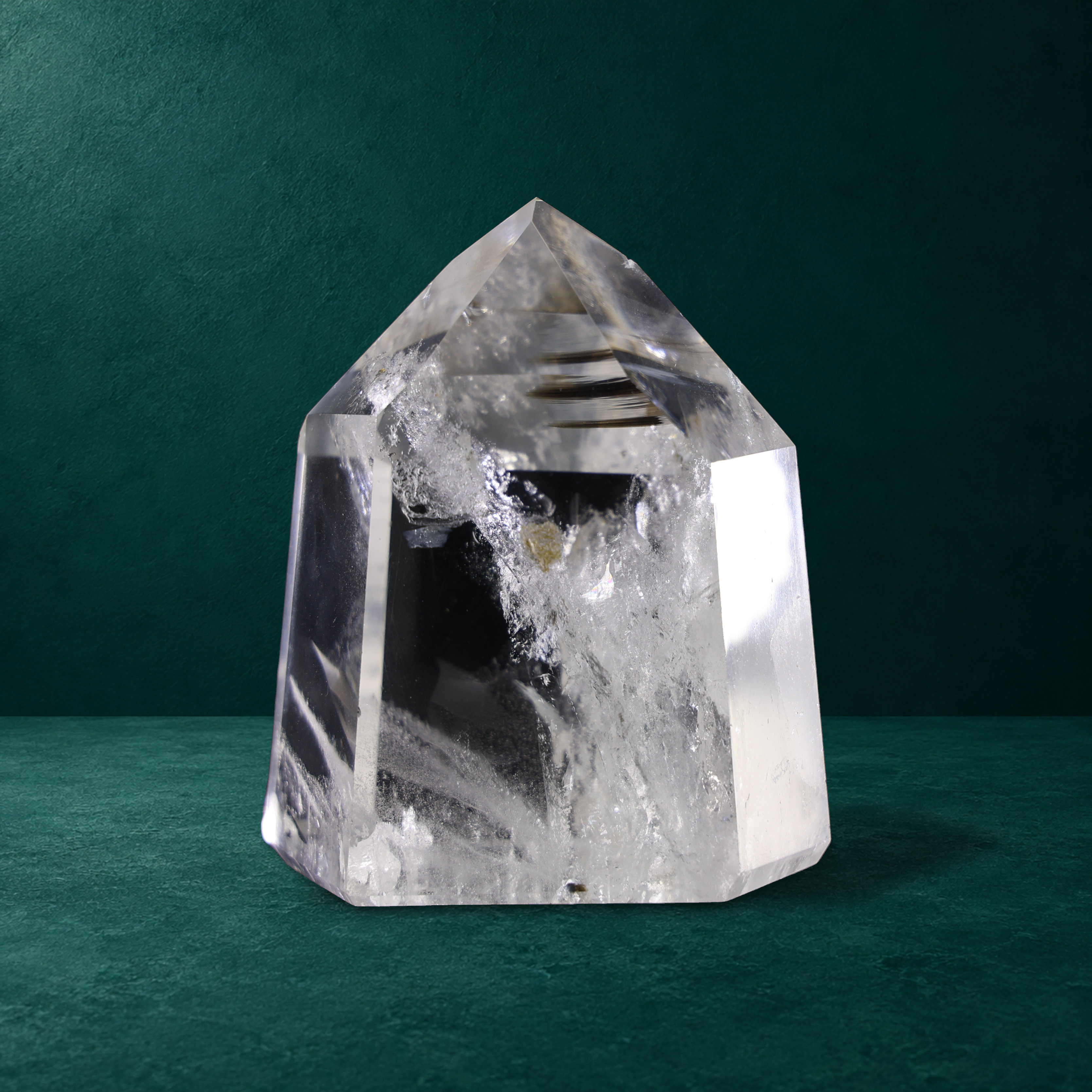 Polished quartz point, 0.748 kg, front view
