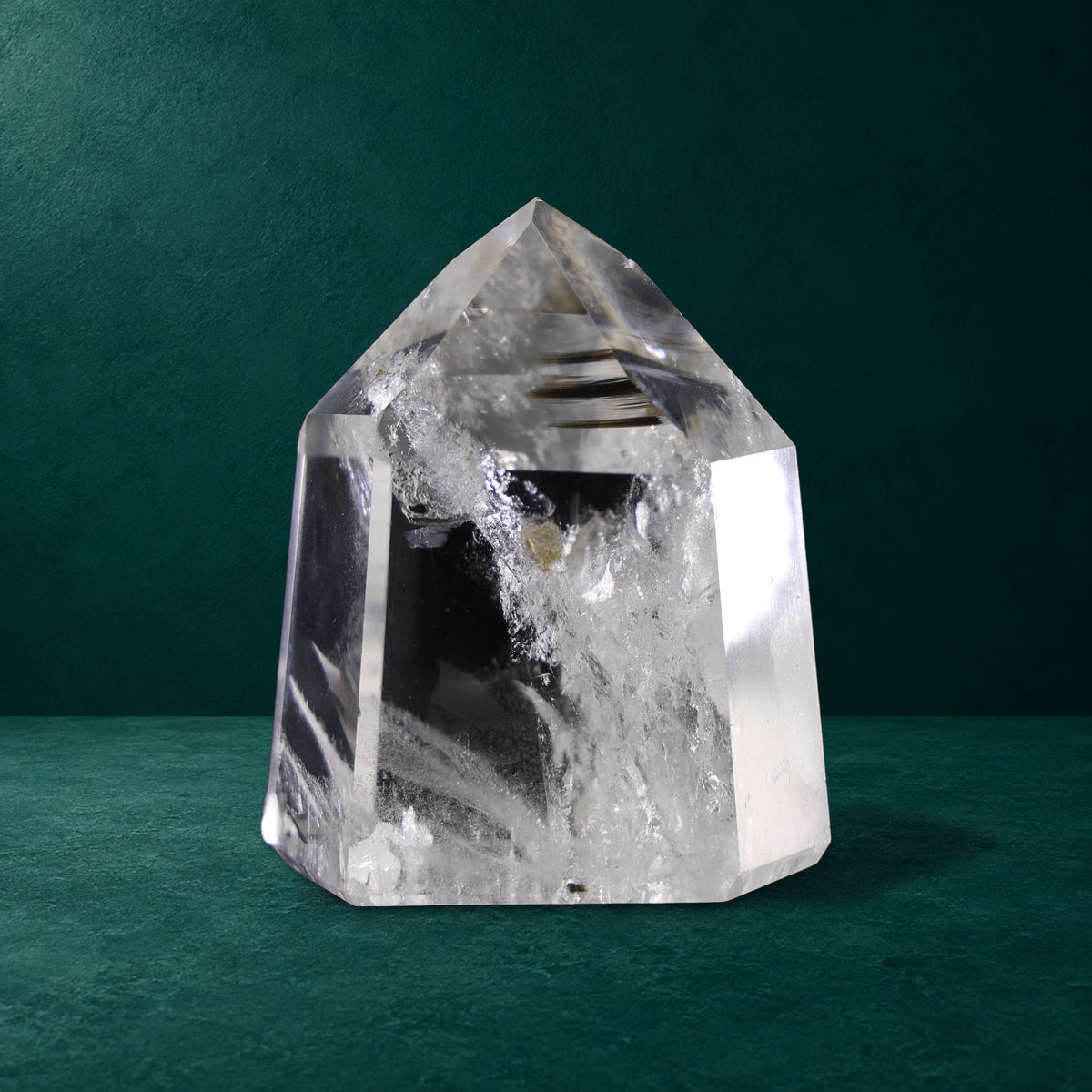 Polished quartz point, 0.748 kg, front view