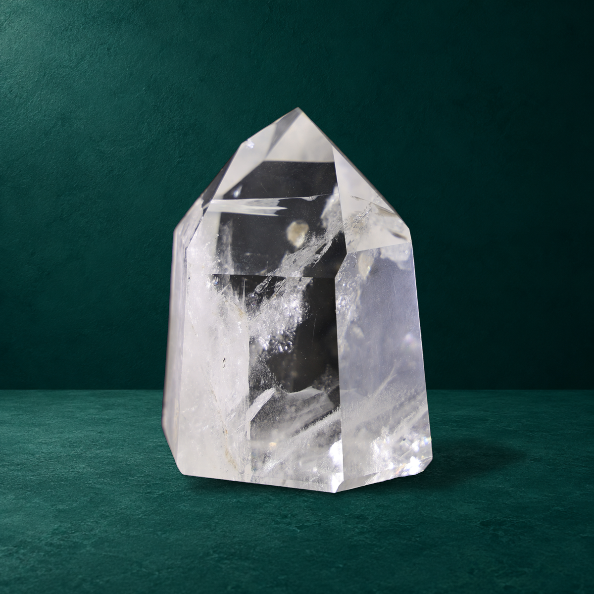 Polished quartz point, 0.748 kg, broad side view