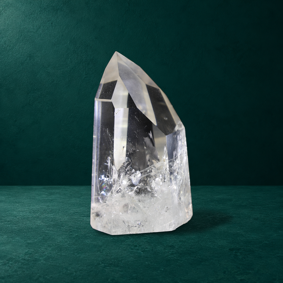 Polished quartz point, 0.790 kg, broad side view