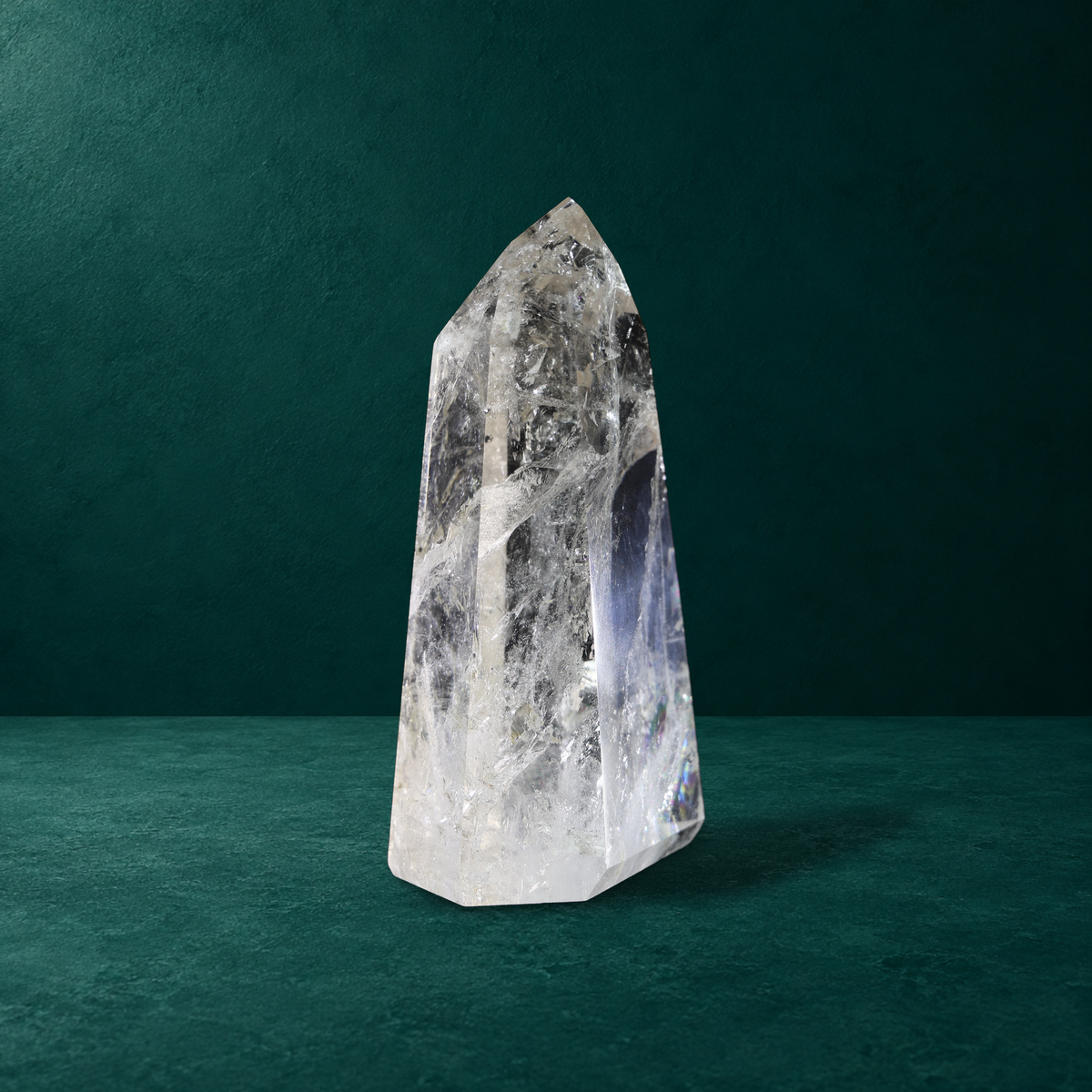 Angled view of the 1.556 kg polished quartz point.