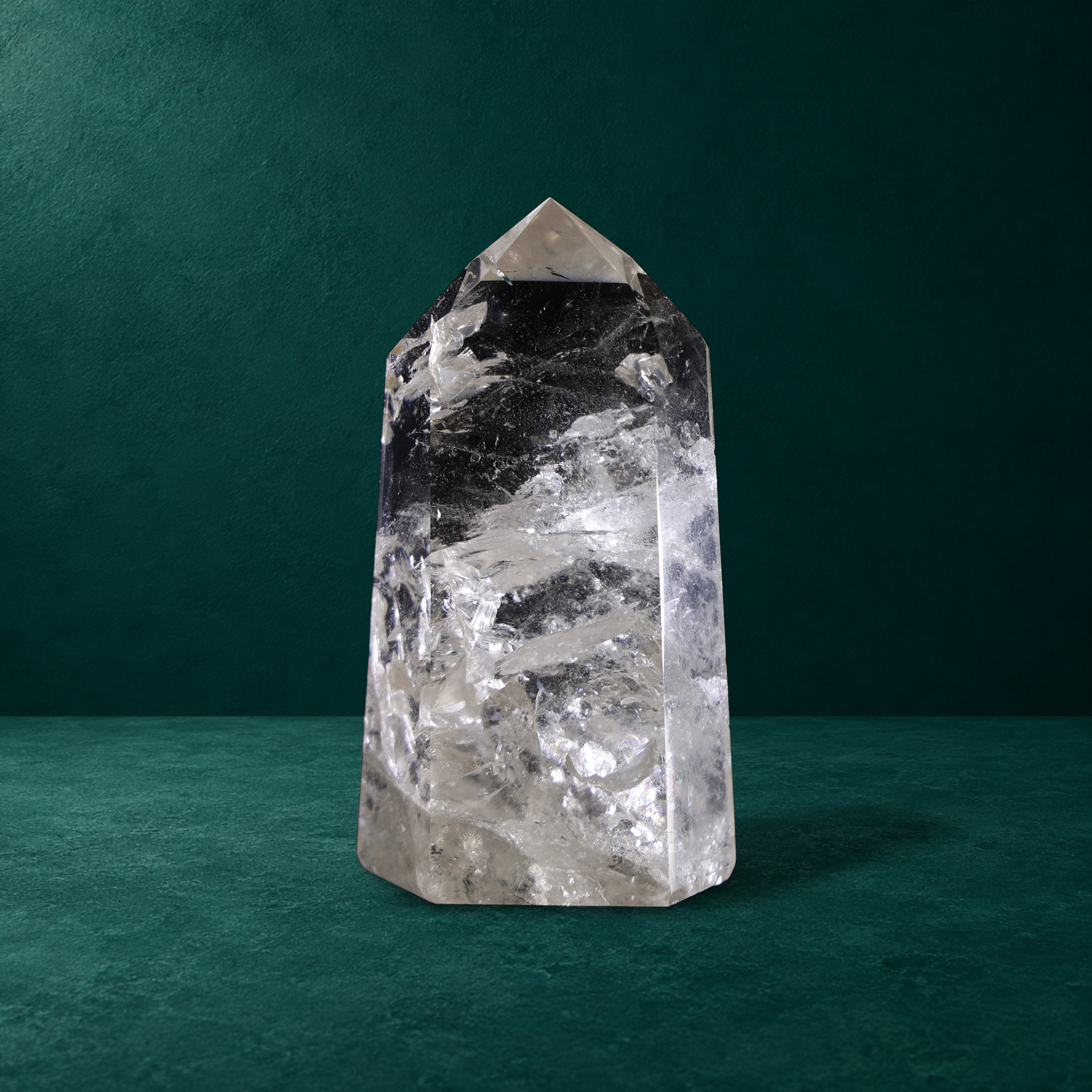 Polished quartz point, 1.049 kg, front view