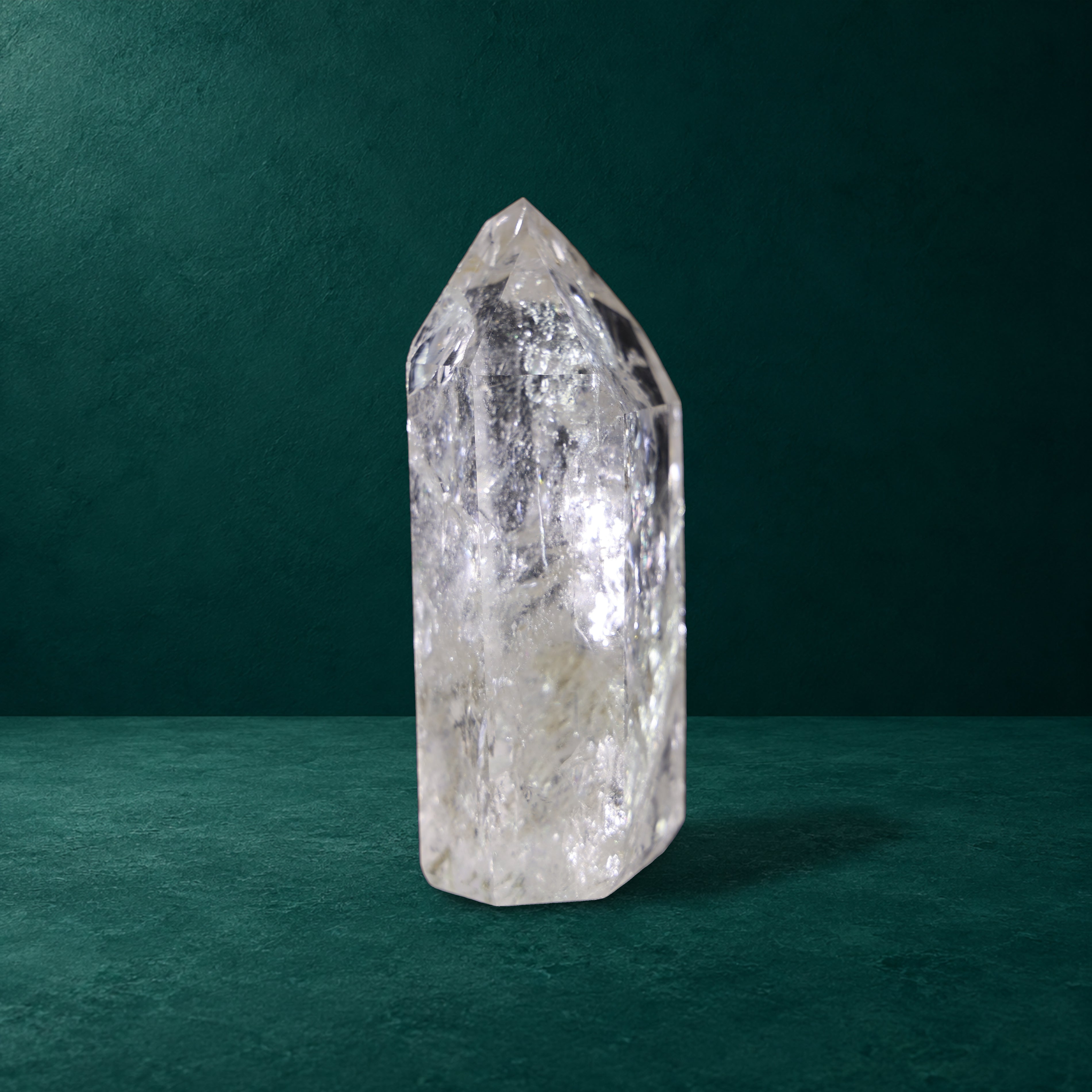 Side view of the 1.101 kg polished quartz point.