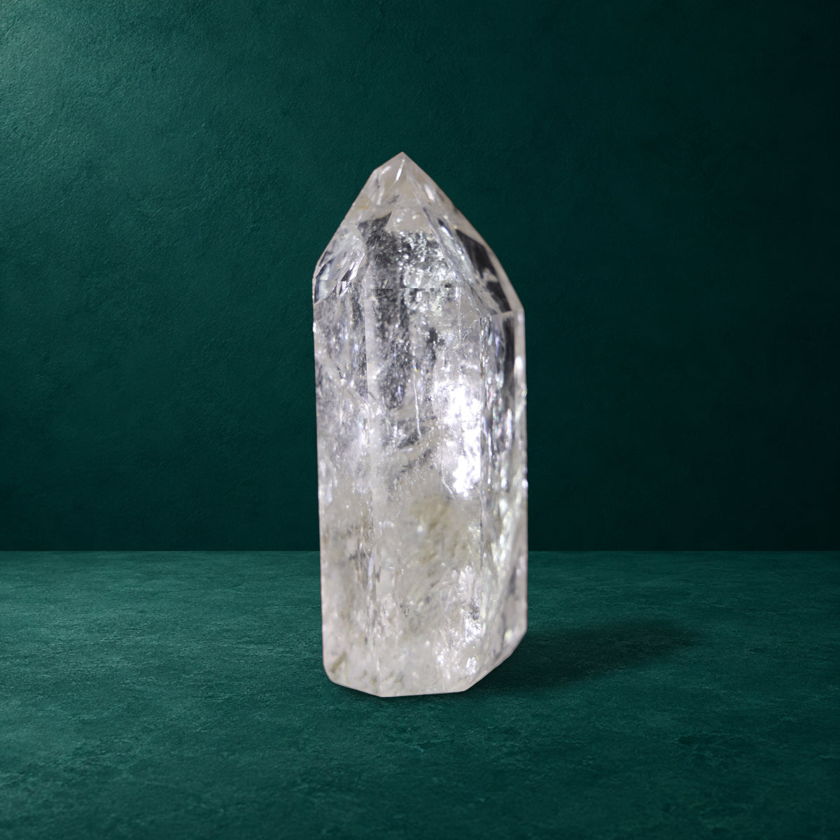 Side view of the 1.101 kg polished quartz point.