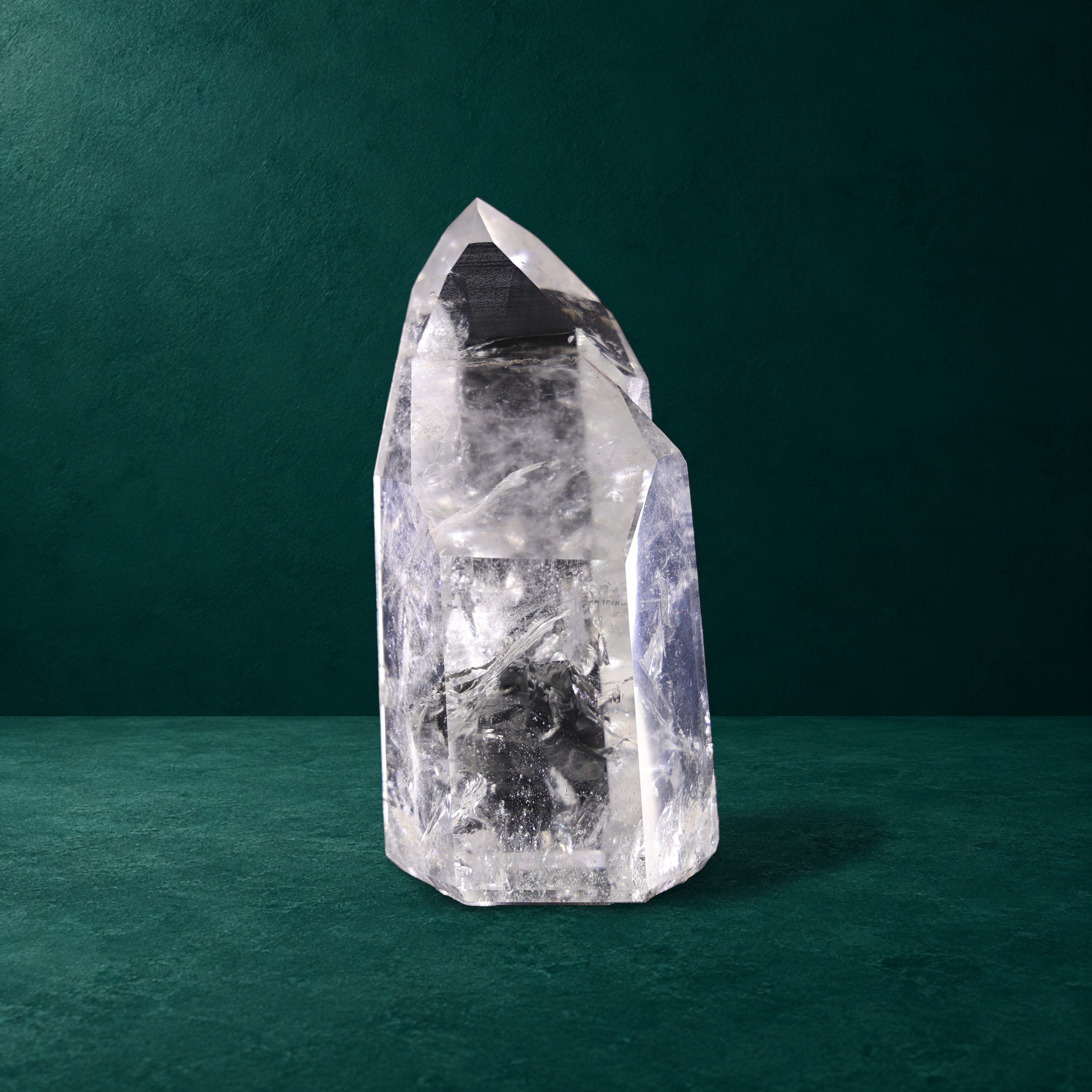 Side view of the 0.718 kg polished quartz point.