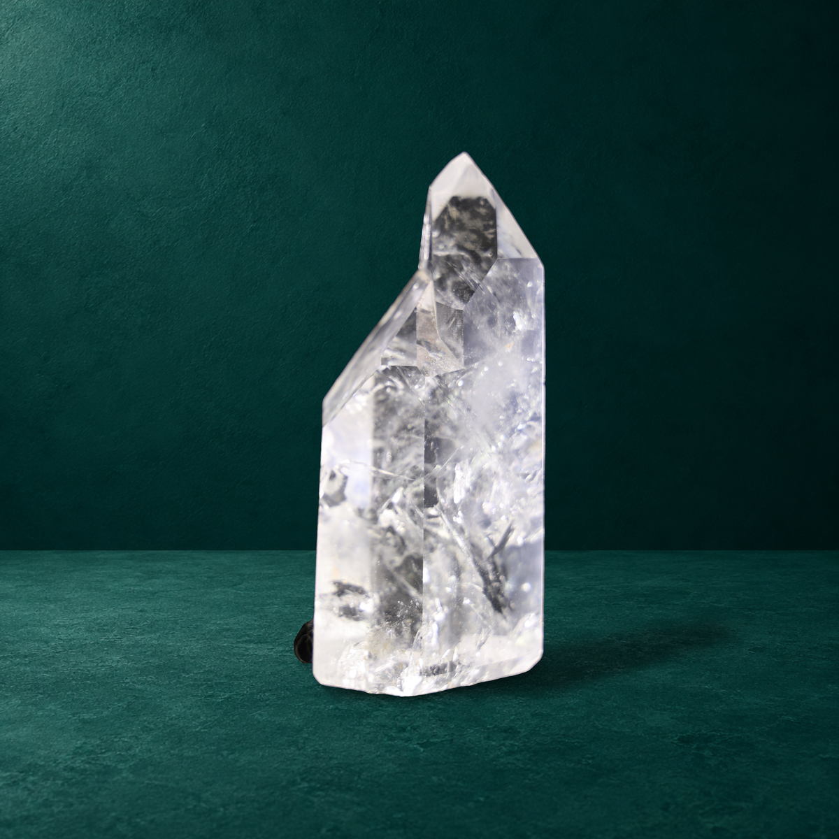 Narrow side view of the 0.718 kg polished quartz point.