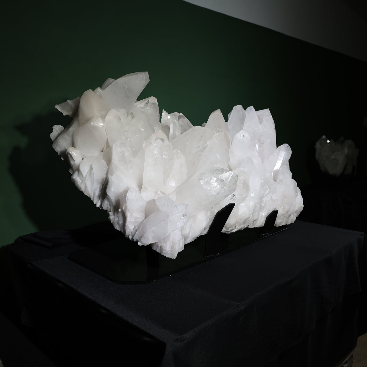 Side profile of the wide Lemurian quartz cluster